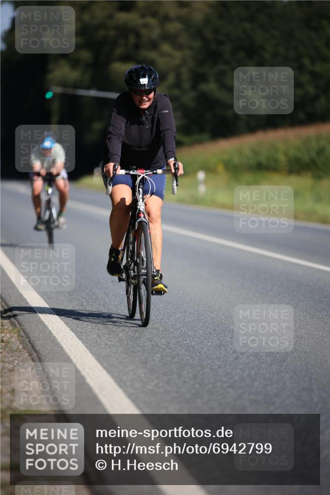 01.09.2024 - 17. Tribühne Triathlon H.Heesch http://msf.ph/oto/6942799 01.09.2024 11:24:56 Radfahren 396, 400, 416, 470 meine-sportfotos.de