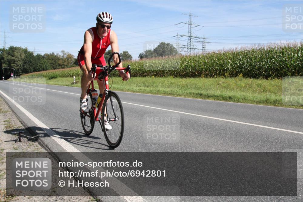 01.09.2024 - 17. Tribühne Triathlon H.Heesch http://msf.ph/oto/6942801 01.09.2024 11:20:49 Radfahren 348, 378, 542 meine-sportfotos.de