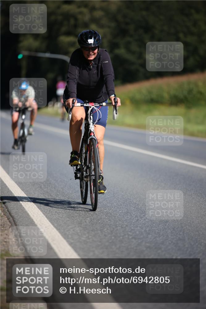 01.09.2024 - 17. Tribühne Triathlon H.Heesch http://msf.ph/oto/6942805 01.09.2024 11:24:56 Radfahren 396, 400, 416, 470 meine-sportfotos.de