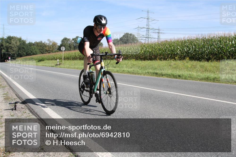 01.09.2024 - 17. Tribühne Triathlon H.Heesch http://msf.ph/oto/6942810 01.09.2024 11:21:05 Radfahren 373 meine-sportfotos.de