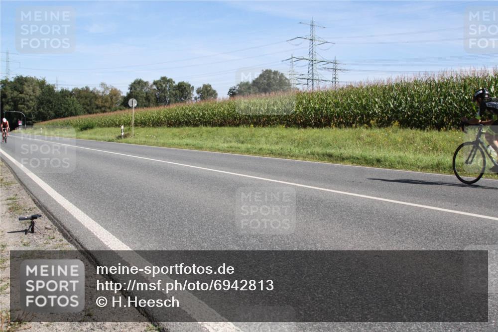 01.09.2024 - 17. Tribühne Triathlon H.Heesch http://msf.ph/oto/6942813 01.09.2024 11:21:14 Radfahren 329, 411 meine-sportfotos.de