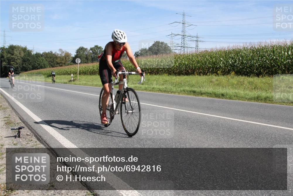 01.09.2024 - 17. Tribühne Triathlon H.Heesch http://msf.ph/oto/6942816 01.09.2024 11:21:18 Radfahren 329, 369, 376, 411 meine-sportfotos.de