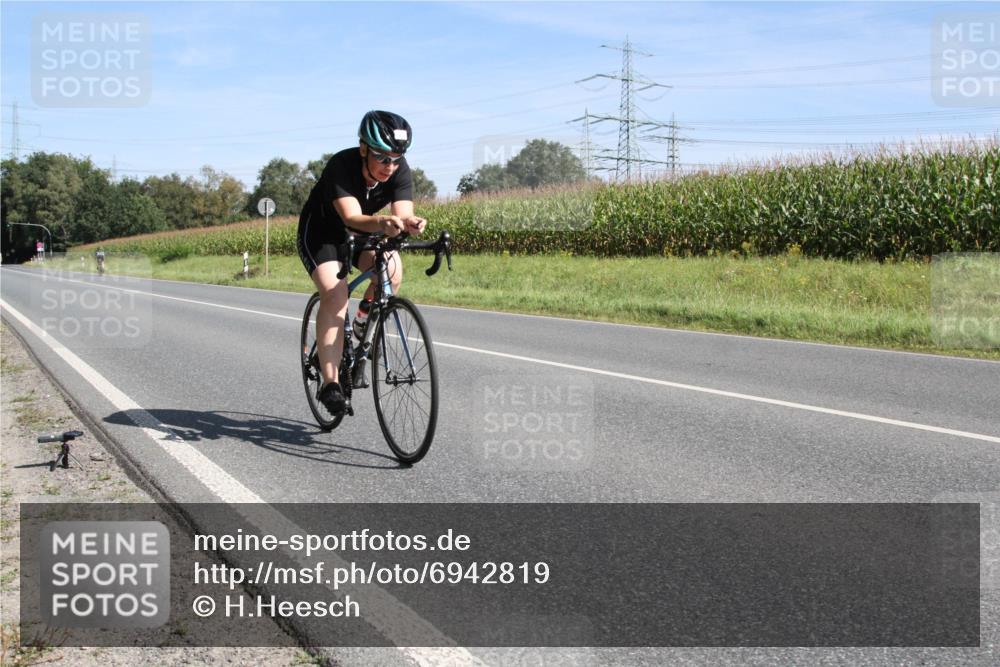 01.09.2024 - 17. Tribühne Triathlon H.Heesch http://msf.ph/oto/6942819 01.09.2024 11:21:20 Radfahren 369, 376, 411 meine-sportfotos.de