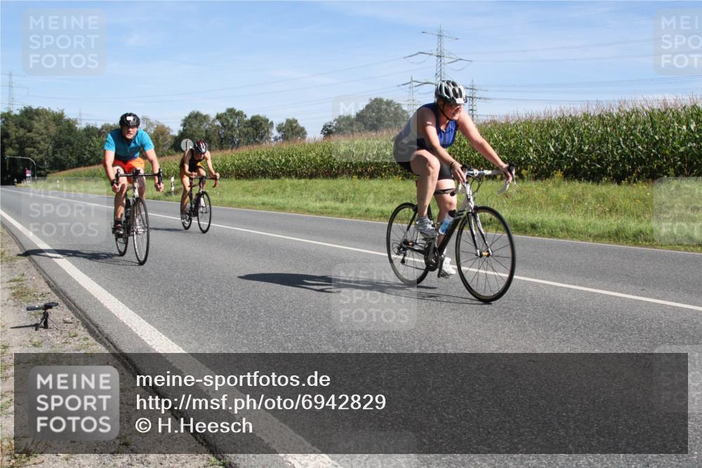 01.09.2024 - 17. Tribühne Triathlon H.Heesch http://msf.ph/oto/6942829 01.09.2024 11:21:30 Radfahren 366, 383, 386, 399, 442 meine-sportfotos.de