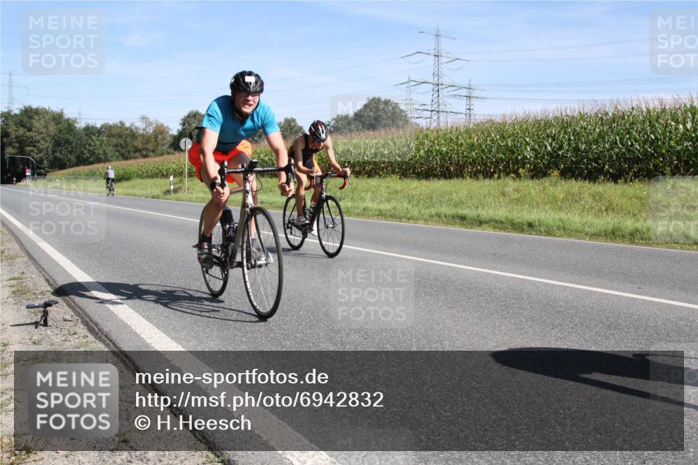 01.09.2024 - 17. Tribühne Triathlon H.Heesch http://msf.ph/oto/6942832 01.09.2024 11:21:30 Radfahren 366, 383, 386, 399, 442 meine-sportfotos.de