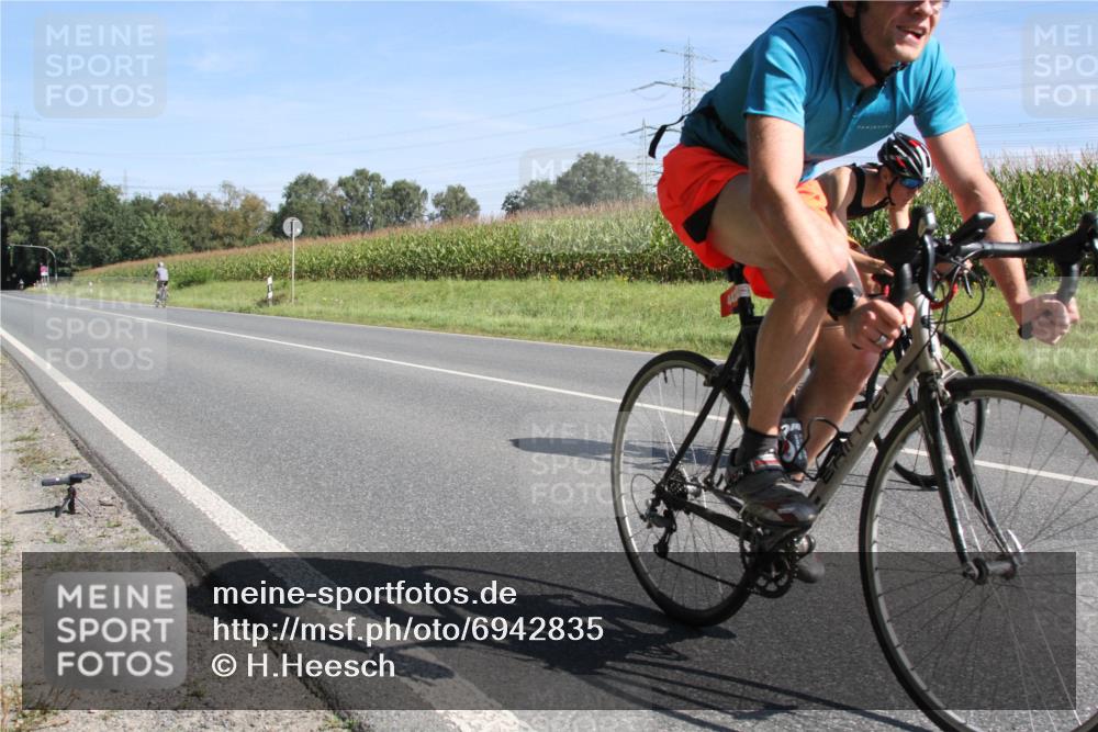 01.09.2024 - 17. Tribühne Triathlon H.Heesch http://msf.ph/oto/6942835 01.09.2024 11:21:30 Radfahren 366, 383, 386, 399, 442 meine-sportfotos.de
