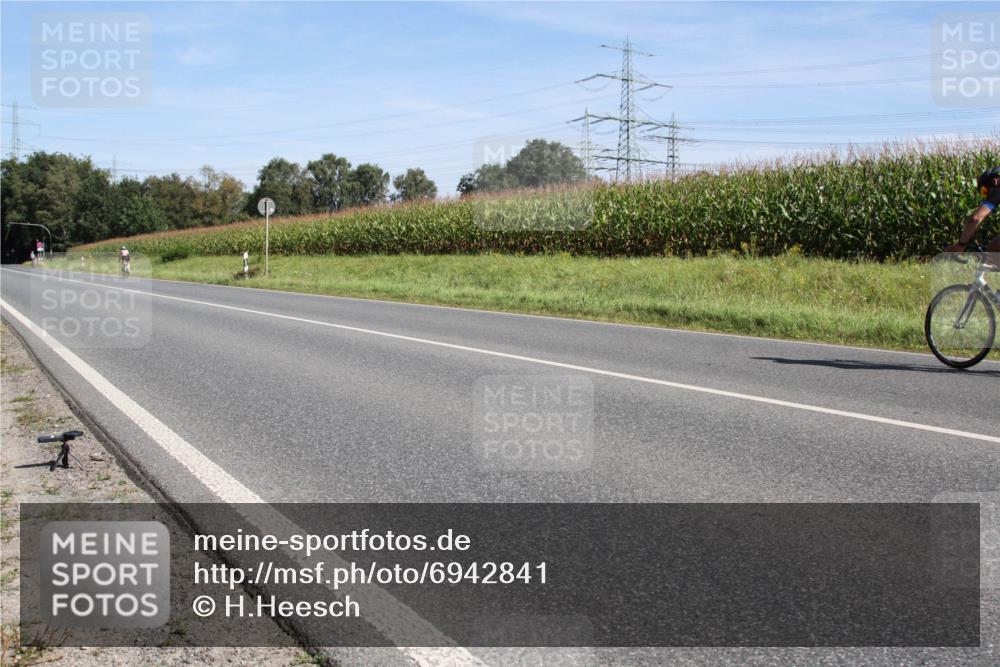 01.09.2024 - 17. Tribühne Triathlon H.Heesch http://msf.ph/oto/6942841 01.09.2024 11:21:42 Radfahren 347, 417 meine-sportfotos.de