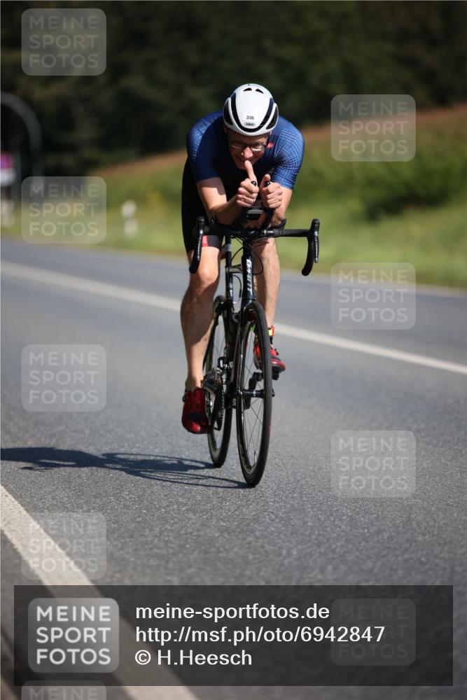 01.09.2024 - 17. Tribühne Triathlon H.Heesch http://msf.ph/oto/6942847 01.09.2024 11:25:06 Radfahren 335, 396, 403, 415, 474, 486, 553 meine-sportfotos.de