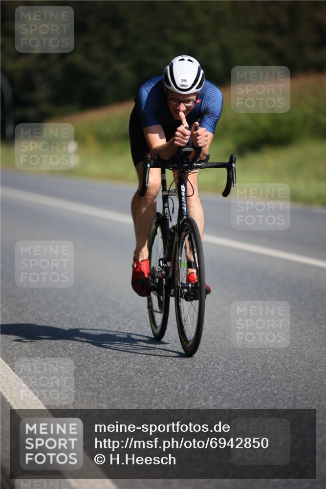 01.09.2024 - 17. Tribühne Triathlon H.Heesch http://msf.ph/oto/6942850 01.09.2024 11:25:06 Radfahren 335, 396, 403, 415, 474, 486, 553 meine-sportfotos.de