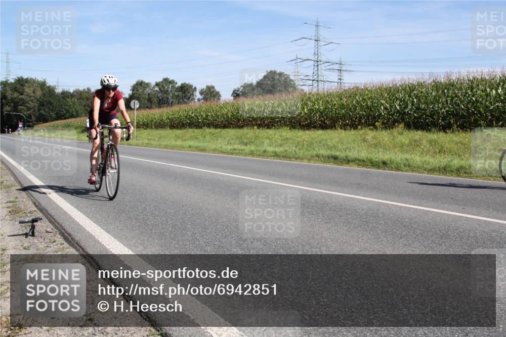 01.09.2024 - 17. Tribühne Triathlon H.Heesch http://msf.ph/oto/6942851 01.09.2024 11:21:53 Radfahren 308, 385, 413, 420 meine-sportfotos.de