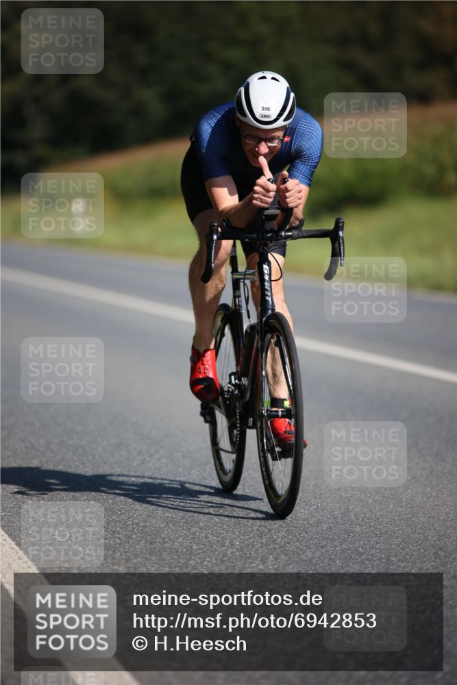 01.09.2024 - 17. Tribühne Triathlon H.Heesch http://msf.ph/oto/6942853 01.09.2024 11:25:06 Radfahren 335, 396, 403, 415, 474, 486, 553 meine-sportfotos.de