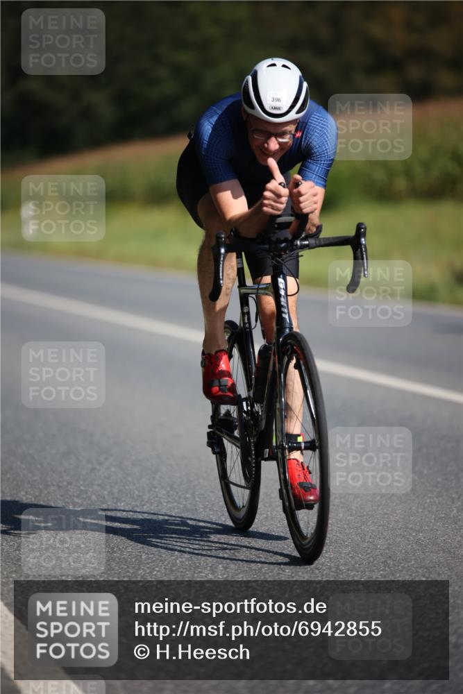 01.09.2024 - 17. Tribühne Triathlon H.Heesch http://msf.ph/oto/6942855 01.09.2024 11:25:06 Radfahren 335, 396, 403, 415, 474, 486, 553 meine-sportfotos.de