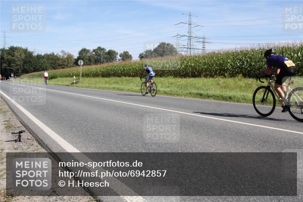 01.09.2024 - 17. Tribühne Triathlon H.Heesch http://msf.ph/oto/6942857 01.09.2024 11:21:55 Radfahren 308, 361, 385, 413, 420 meine-sportfotos.de