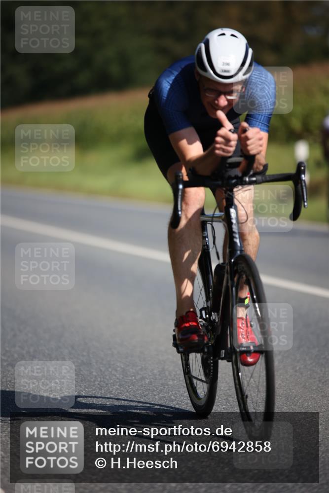 01.09.2024 - 17. Tribühne Triathlon H.Heesch http://msf.ph/oto/6942858 01.09.2024 11:25:06 Radfahren 335, 396, 403, 415, 474, 486, 553 meine-sportfotos.de
