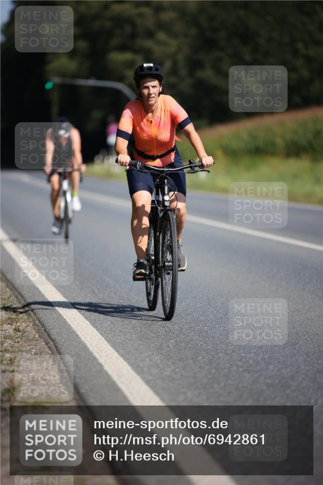 01.09.2024 - 17. Tribühne Triathlon H.Heesch http://msf.ph/oto/6942861 01.09.2024 11:25:07 Radfahren 335, 336, 396, 403, 415, 474, 486, 553 meine-sportfotos.de