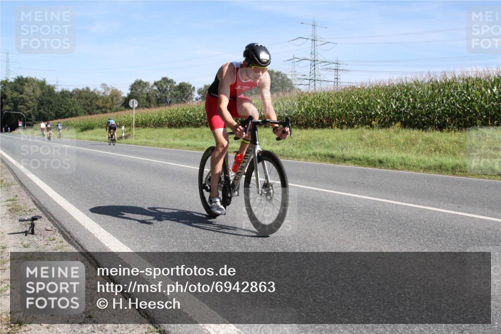 01.09.2024 - 17. Tribühne Triathlon H.Heesch http://msf.ph/oto/6942863 01.09.2024 11:21:59 Radfahren 309, 361, 413, 420, 428 meine-sportfotos.de
