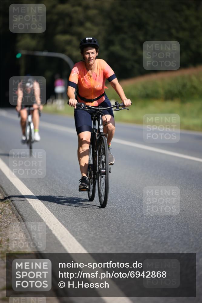 01.09.2024 - 17. Tribühne Triathlon H.Heesch http://msf.ph/oto/6942868 01.09.2024 11:25:07 Radfahren 335, 336, 396, 403, 415, 474, 486, 553 meine-sportfotos.de