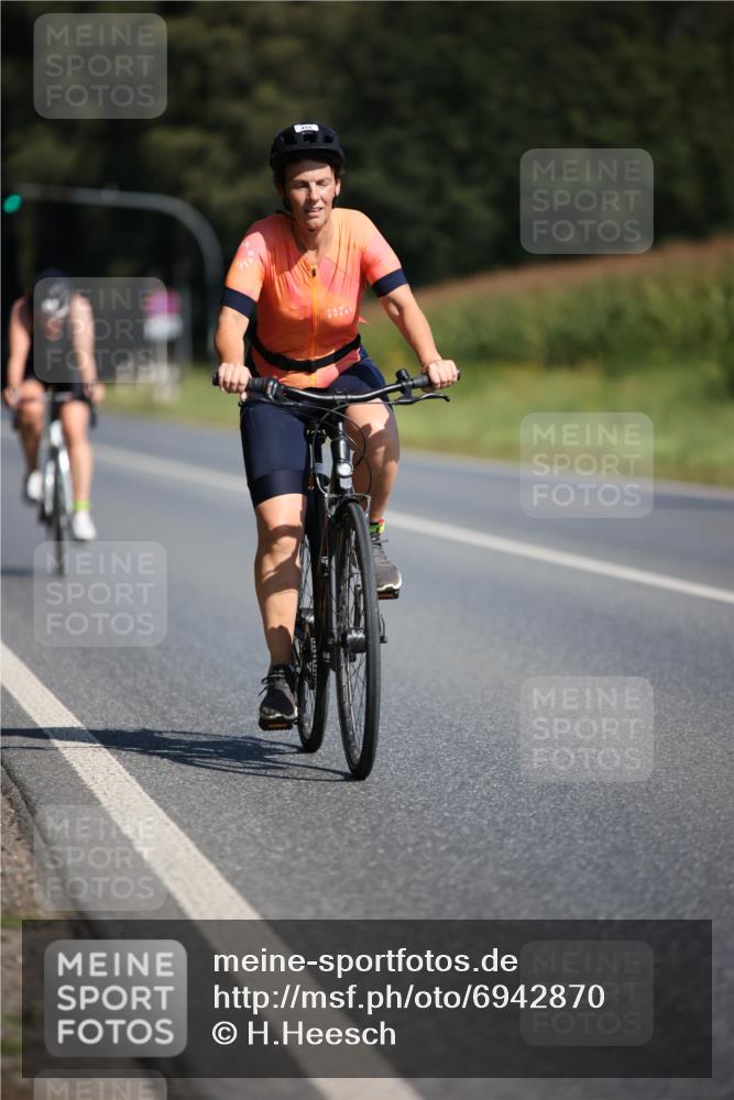 01.09.2024 - 17. Tribühne Triathlon H.Heesch http://msf.ph/oto/6942870 01.09.2024 11:25:07 Radfahren 335, 336, 396, 403, 415, 474, 486, 553 meine-sportfotos.de