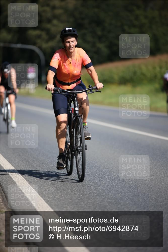 01.09.2024 - 17. Tribühne Triathlon H.Heesch http://msf.ph/oto/6942874 01.09.2024 11:25:07 Radfahren 335, 336, 396, 403, 415, 474, 486, 553 meine-sportfotos.de
