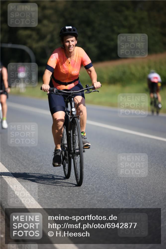 01.09.2024 - 17. Tribühne Triathlon H.Heesch http://msf.ph/oto/6942877 01.09.2024 11:25:07 Radfahren 335, 336, 396, 403, 415, 474, 486, 553 meine-sportfotos.de