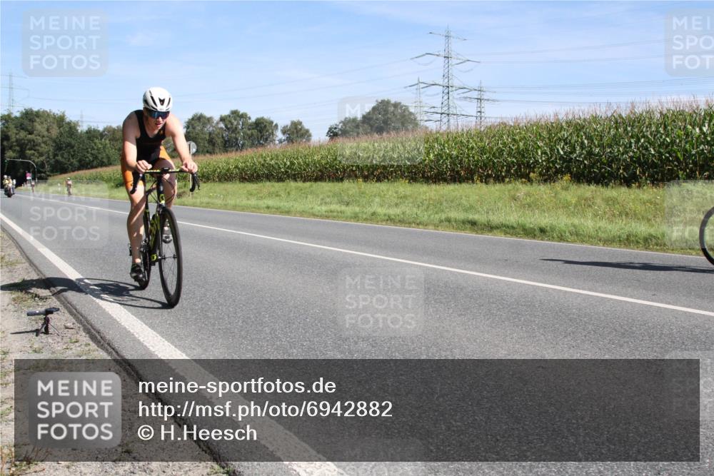 01.09.2024 - 17. Tribühne Triathlon H.Heesch http://msf.ph/oto/6942882 01.09.2024 11:22:12 Radfahren 317, 355, 384, 394, 426, 436, 454 meine-sportfotos.de