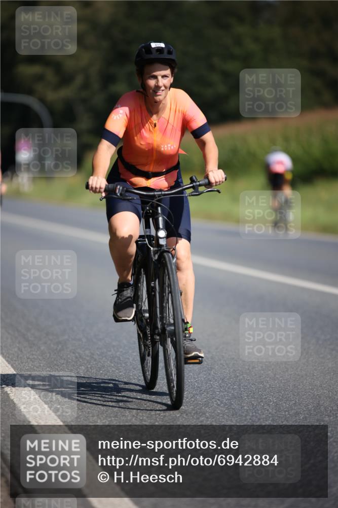 01.09.2024 - 17. Tribühne Triathlon H.Heesch http://msf.ph/oto/6942884 01.09.2024 11:25:08 Radfahren 335, 336, 396, 403, 415, 474, 486, 553, 1479 meine-sportfotos.de