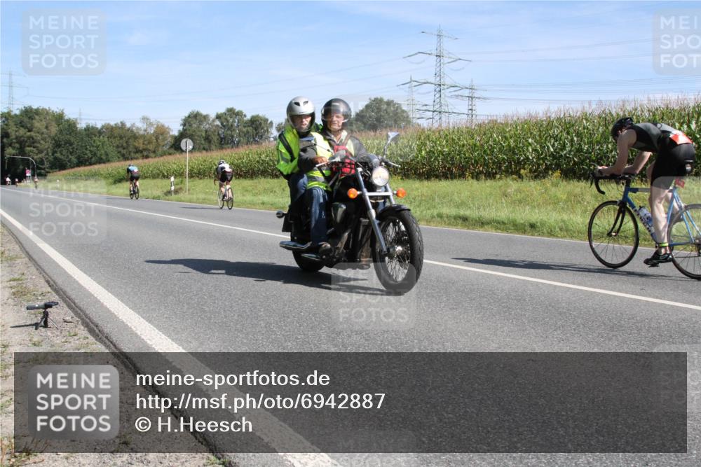 01.09.2024 - 17. Tribühne Triathlon H.Heesch http://msf.ph/oto/6942887 01.09.2024 11:22:17 Radfahren 355, 384, 426, 430, 454 meine-sportfotos.de