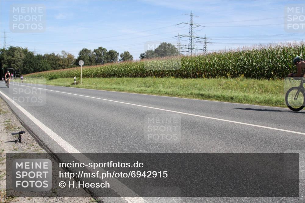 01.09.2024 - 17. Tribühne Triathlon H.Heesch http://msf.ph/oto/6942915 01.09.2024 11:22:44 Radfahren 382, 387, 408, 489 meine-sportfotos.de