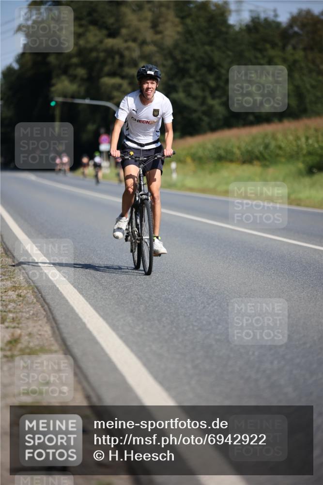 01.09.2024 - 17. Tribühne Triathlon H.Heesch http://msf.ph/oto/6942922 01.09.2024 11:25:31 Radfahren 334, 363, 478, 495, 498 meine-sportfotos.de