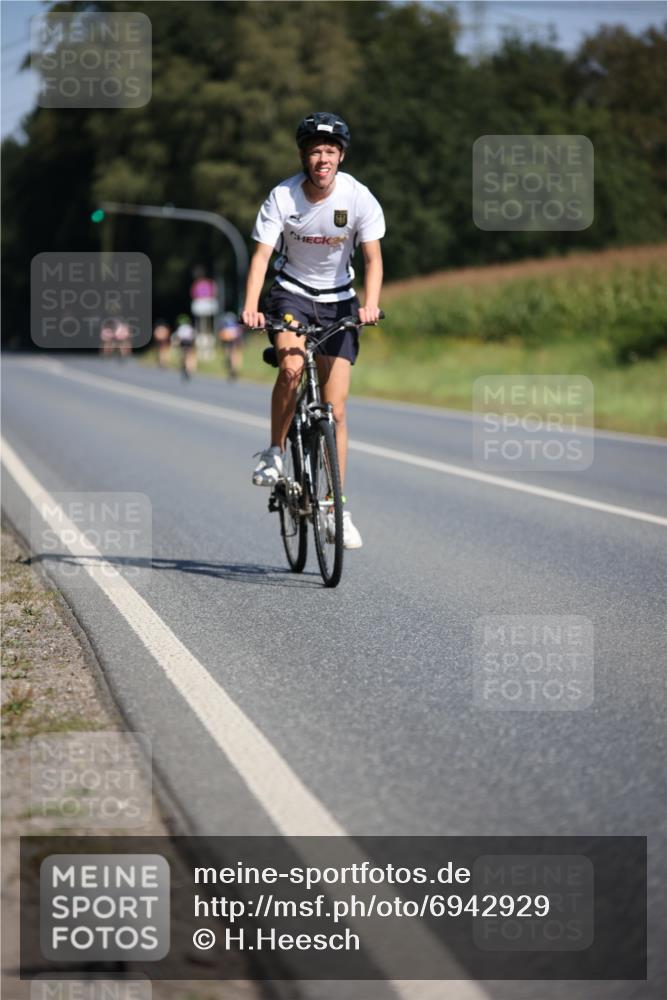 01.09.2024 - 17. Tribühne Triathlon H.Heesch http://msf.ph/oto/6942929 01.09.2024 11:25:31 Radfahren 334, 363, 478, 495, 498 meine-sportfotos.de