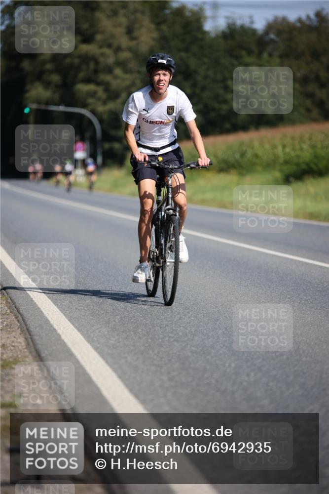 01.09.2024 - 17. Tribühne Triathlon H.Heesch http://msf.ph/oto/6942935 01.09.2024 11:25:31 Radfahren 334, 363, 478, 495, 498 meine-sportfotos.de
