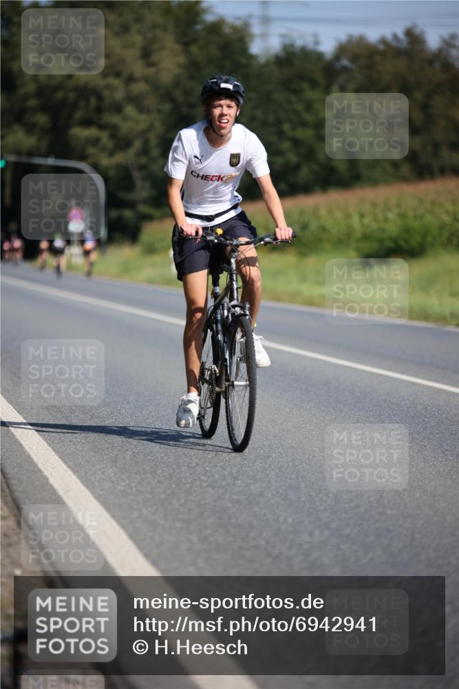01.09.2024 - 17. Tribühne Triathlon H.Heesch http://msf.ph/oto/6942941 01.09.2024 11:25:31 Radfahren 334, 363, 478, 495, 498 meine-sportfotos.de