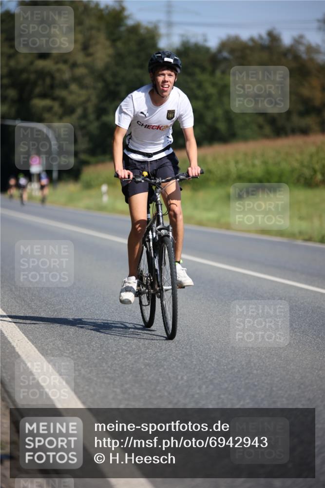 01.09.2024 - 17. Tribühne Triathlon H.Heesch http://msf.ph/oto/6942943 01.09.2024 11:25:31 Radfahren 334, 363, 478, 495, 498 meine-sportfotos.de