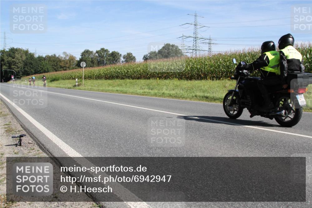 01.09.2024 - 17. Tribühne Triathlon H.Heesch http://msf.ph/oto/6942947 01.09.2024 11:23:07 Radfahren 331, 351, 423 meine-sportfotos.de