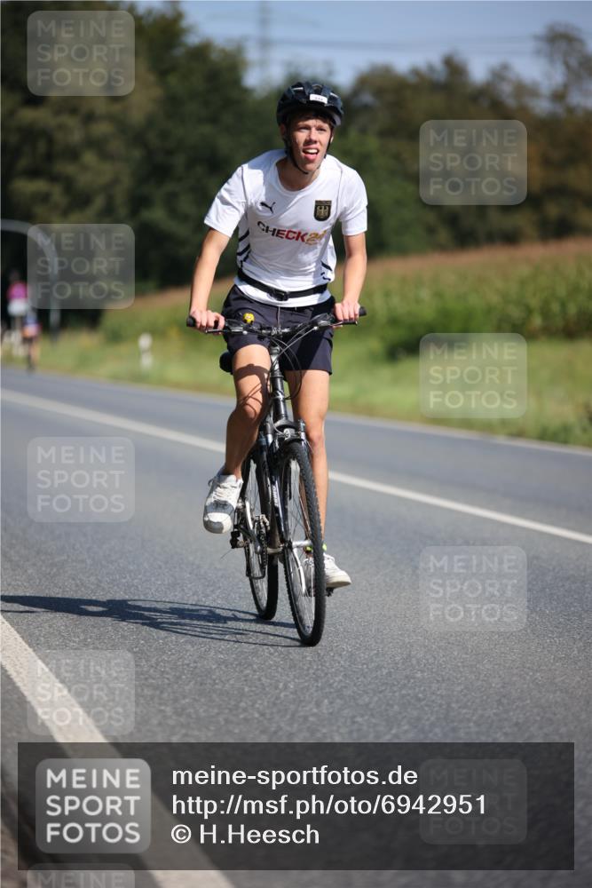 01.09.2024 - 17. Tribühne Triathlon H.Heesch http://msf.ph/oto/6942951 01.09.2024 11:25:31 Radfahren 334, 363, 478, 495, 498 meine-sportfotos.de