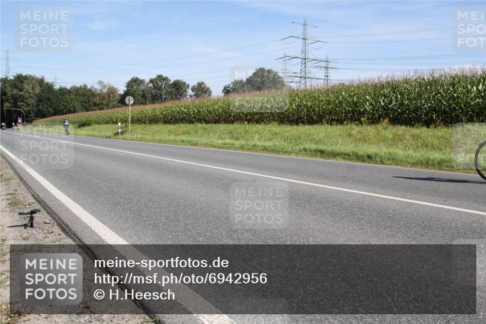 01.09.2024 - 17. Tribühne Triathlon H.Heesch http://msf.ph/oto/6942956 01.09.2024 11:23:16 Radfahren 318, 351 meine-sportfotos.de