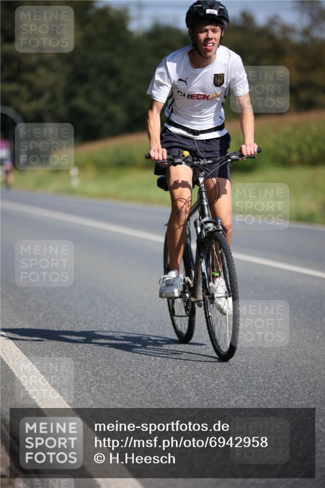01.09.2024 - 17. Tribühne Triathlon H.Heesch http://msf.ph/oto/6942958 01.09.2024 11:25:32 Radfahren 334, 363, 478, 495, 498 meine-sportfotos.de