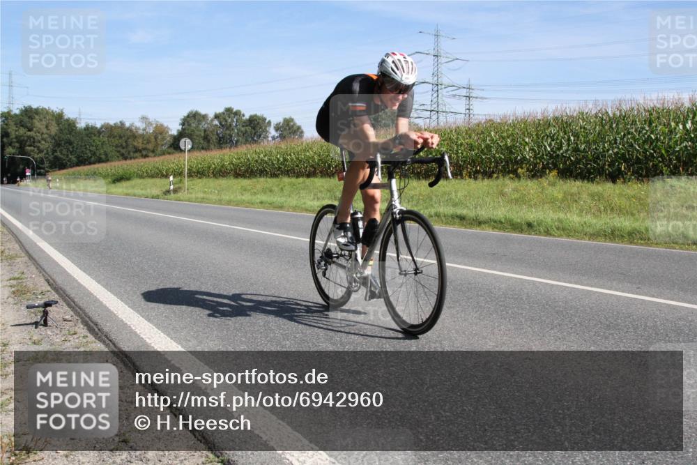 01.09.2024 - 17. Tribühne Triathlon H.Heesch http://msf.ph/oto/6942960 01.09.2024 11:23:26 Radfahren 372, 397, 504 meine-sportfotos.de