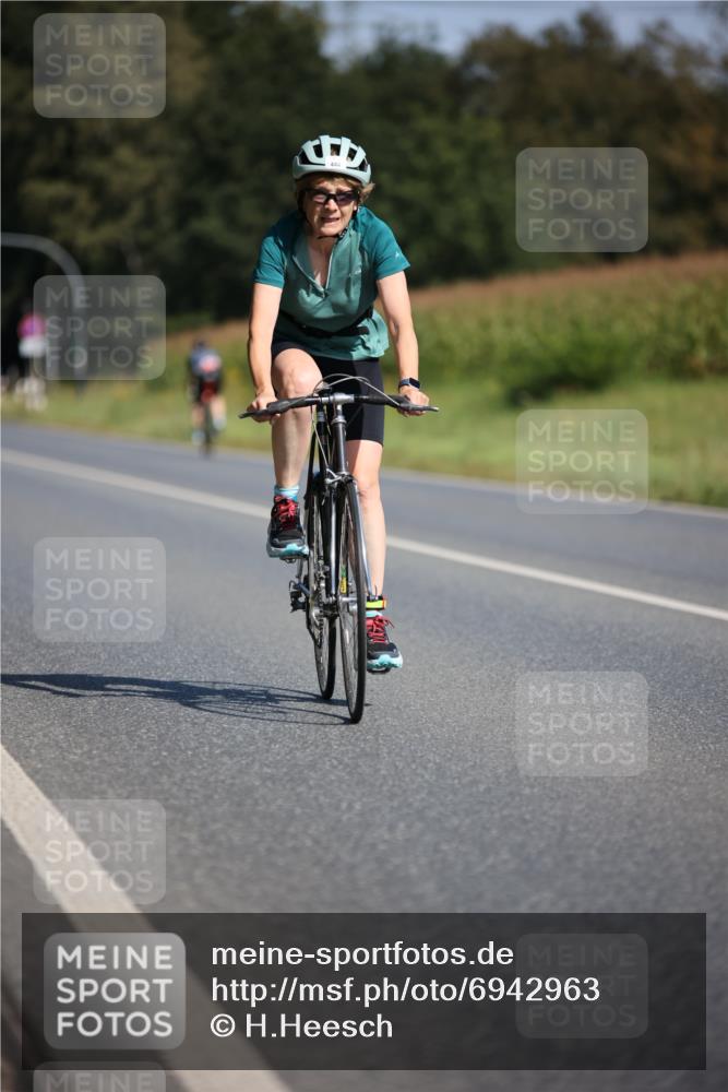 01.09.2024 - 17. Tribühne Triathlon H.Heesch http://msf.ph/oto/6942963 01.09.2024 11:29:04 Radfahren 379, 421, 444, 555, 559 meine-sportfotos.de