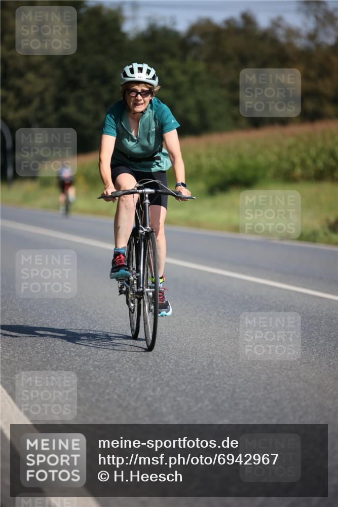 01.09.2024 - 17. Tribühne Triathlon H.Heesch http://msf.ph/oto/6942967 01.09.2024 11:29:04 Radfahren 379, 421, 444, 555, 559 meine-sportfotos.de