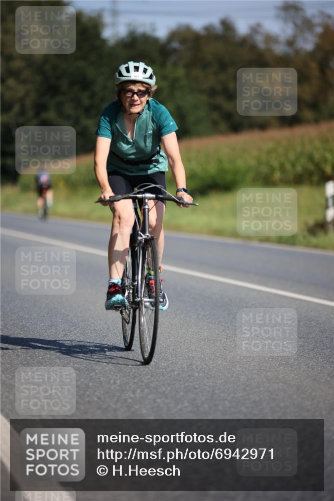 01.09.2024 - 17. Tribühne Triathlon H.Heesch http://msf.ph/oto/6942971 01.09.2024 11:29:04 Radfahren 379, 421, 444, 555, 559 meine-sportfotos.de