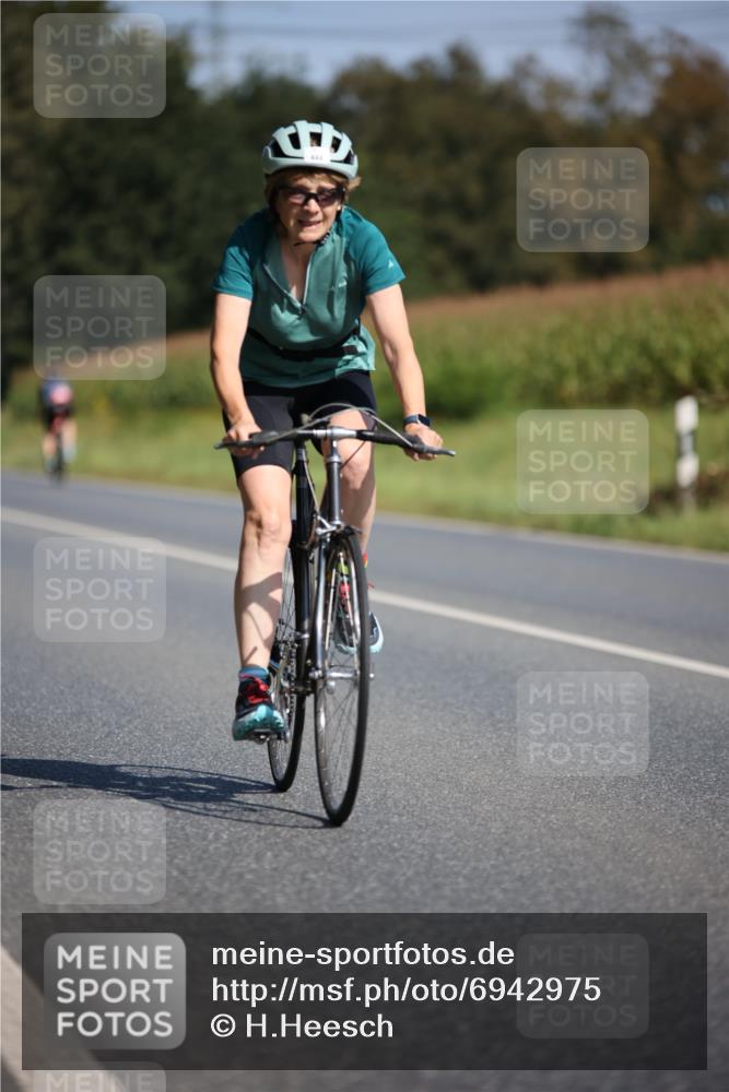 01.09.2024 - 17. Tribühne Triathlon H.Heesch http://msf.ph/oto/6942975 01.09.2024 11:29:04 Radfahren 379, 421, 444, 555, 559 meine-sportfotos.de