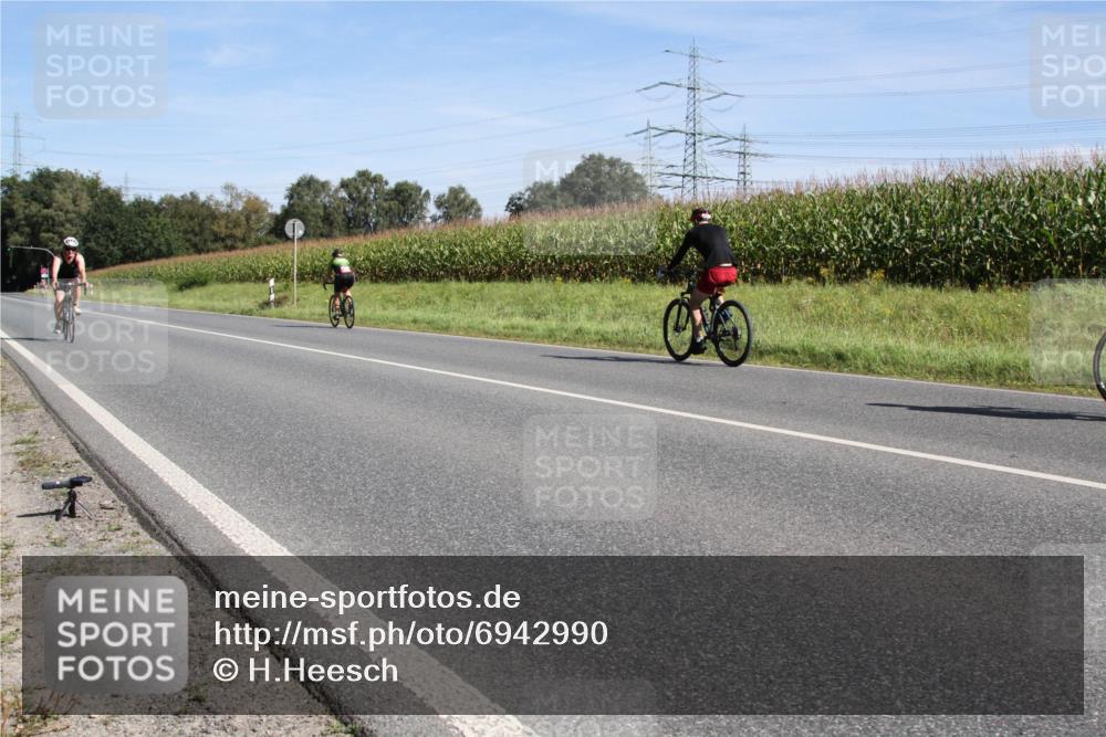 01.09.2024 - 17. Tribühne Triathlon H.Heesch http://msf.ph/oto/6942990 01.09.2024 11:24:00 Radfahren 349, 406, 412, 421, 434 meine-sportfotos.de