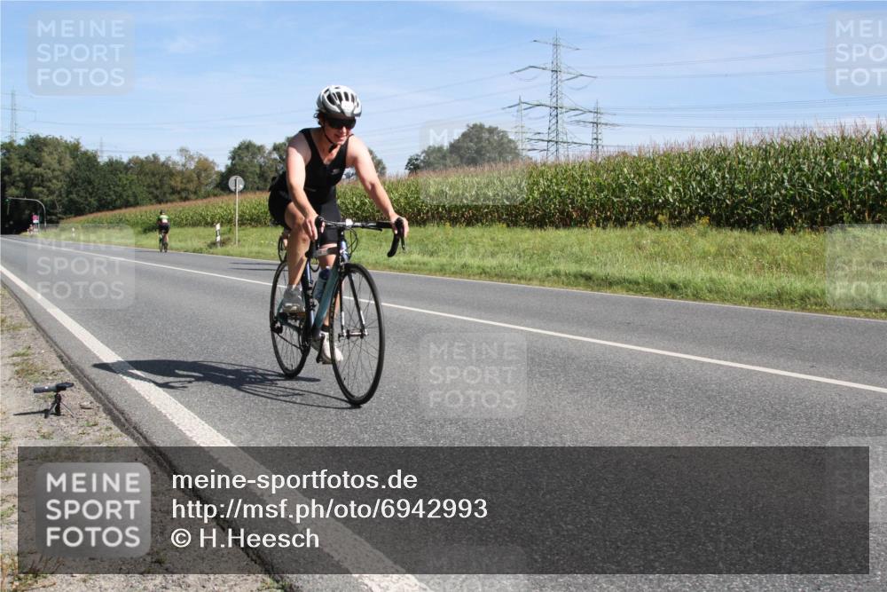 01.09.2024 - 17. Tribühne Triathlon H.Heesch http://msf.ph/oto/6942993 01.09.2024 11:24:02 Radfahren 349, 412, 421, 434 meine-sportfotos.de