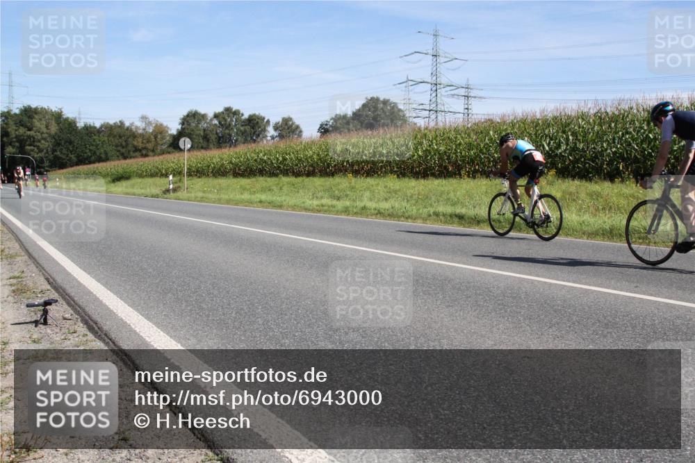 01.09.2024 - 17. Tribühne Triathlon H.Heesch http://msf.ph/oto/6943000 01.09.2024 11:24:11 Radfahren 327, 338, 358, 441, 475, 551 meine-sportfotos.de