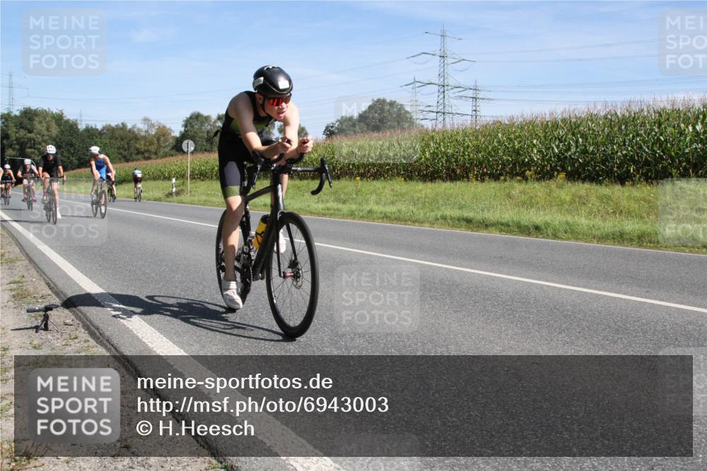 01.09.2024 - 17. Tribühne Triathlon H.Heesch http://msf.ph/oto/6943003 01.09.2024 11:24:14 Radfahren 327, 332, 338, 339, 342, 358, 441, 475, 551 meine-sportfotos.de