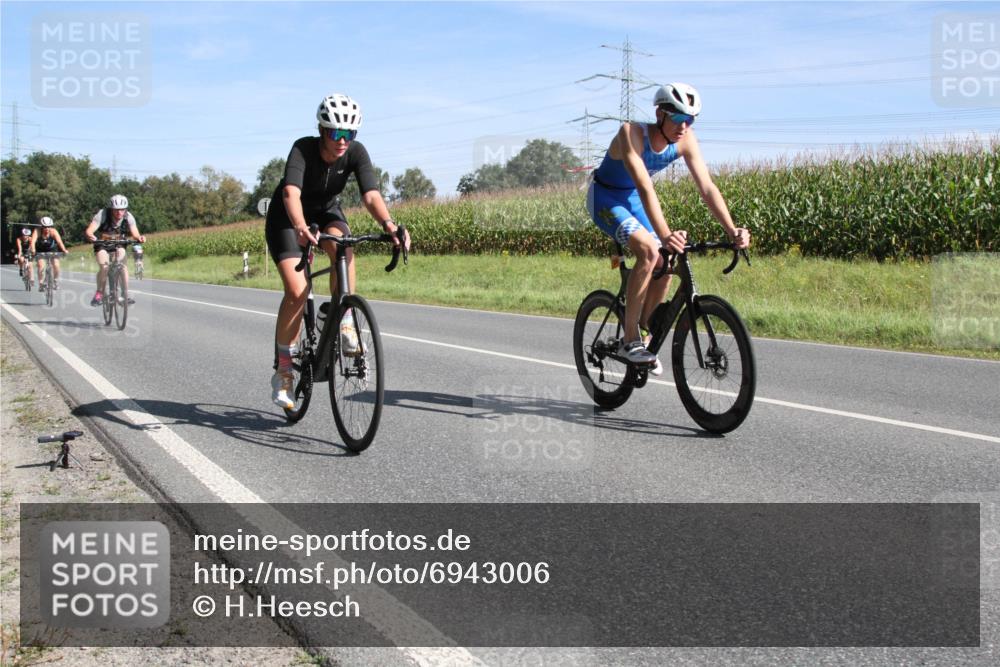 01.09.2024 - 17. Tribühne Triathlon H.Heesch http://msf.ph/oto/6943006 01.09.2024 11:24:15 Radfahren 327, 332, 338, 339, 342, 358, 441 meine-sportfotos.de