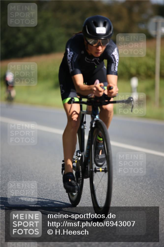 01.09.2024 - 17. Tribühne Triathlon H.Heesch http://msf.ph/oto/6943007 01.09.2024 11:29:13 Radfahren 379, 438, 500, 559 meine-sportfotos.de