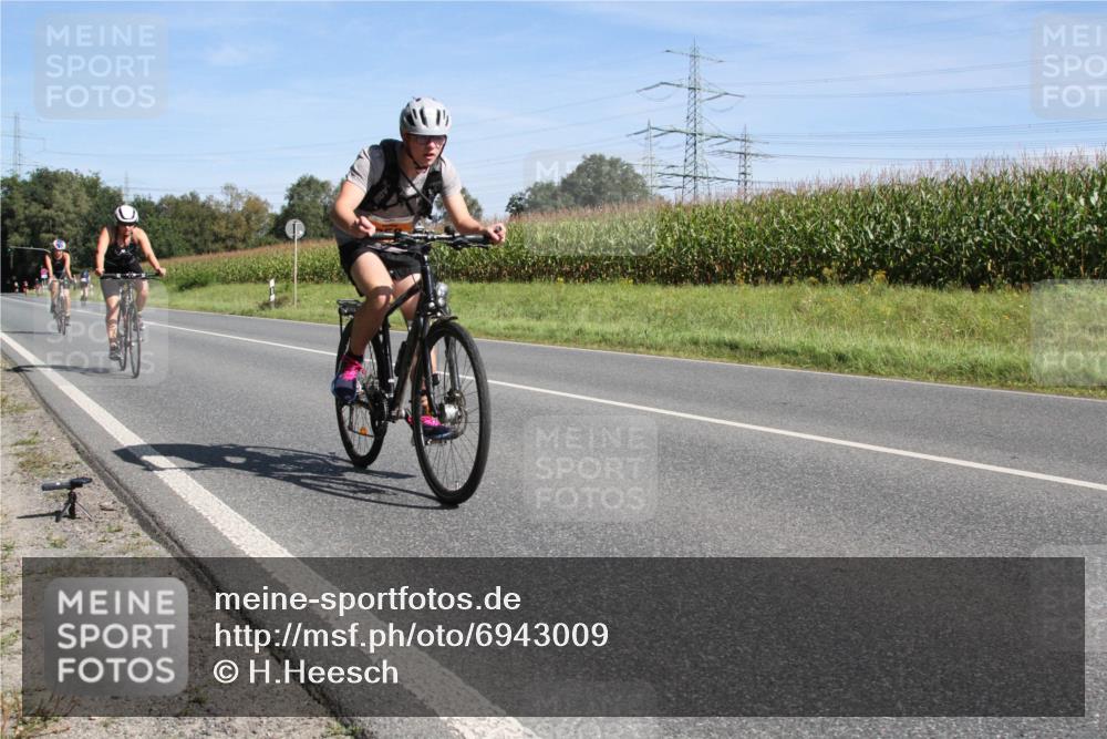 01.09.2024 - 17. Tribühne Triathlon H.Heesch http://msf.ph/oto/6943009 01.09.2024 11:24:16 Radfahren 327, 332, 338, 339, 342, 358, 441 meine-sportfotos.de