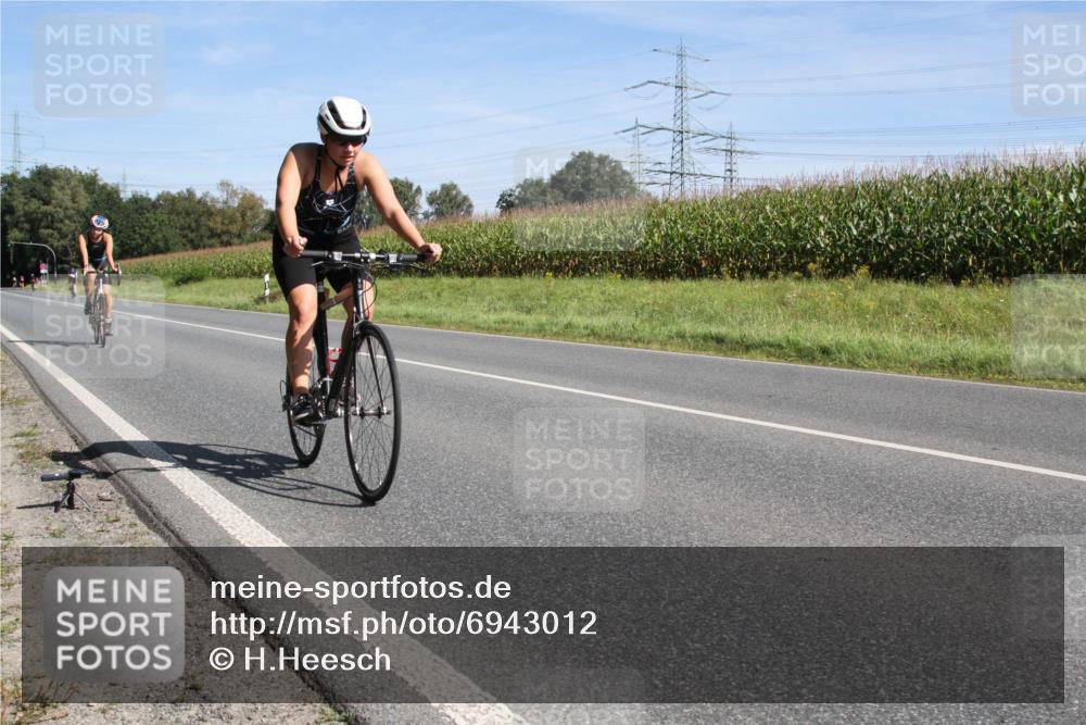 01.09.2024 - 17. Tribühne Triathlon H.Heesch http://msf.ph/oto/6943012 01.09.2024 11:24:17 Radfahren 327, 332, 338, 339, 342, 358, 441 meine-sportfotos.de